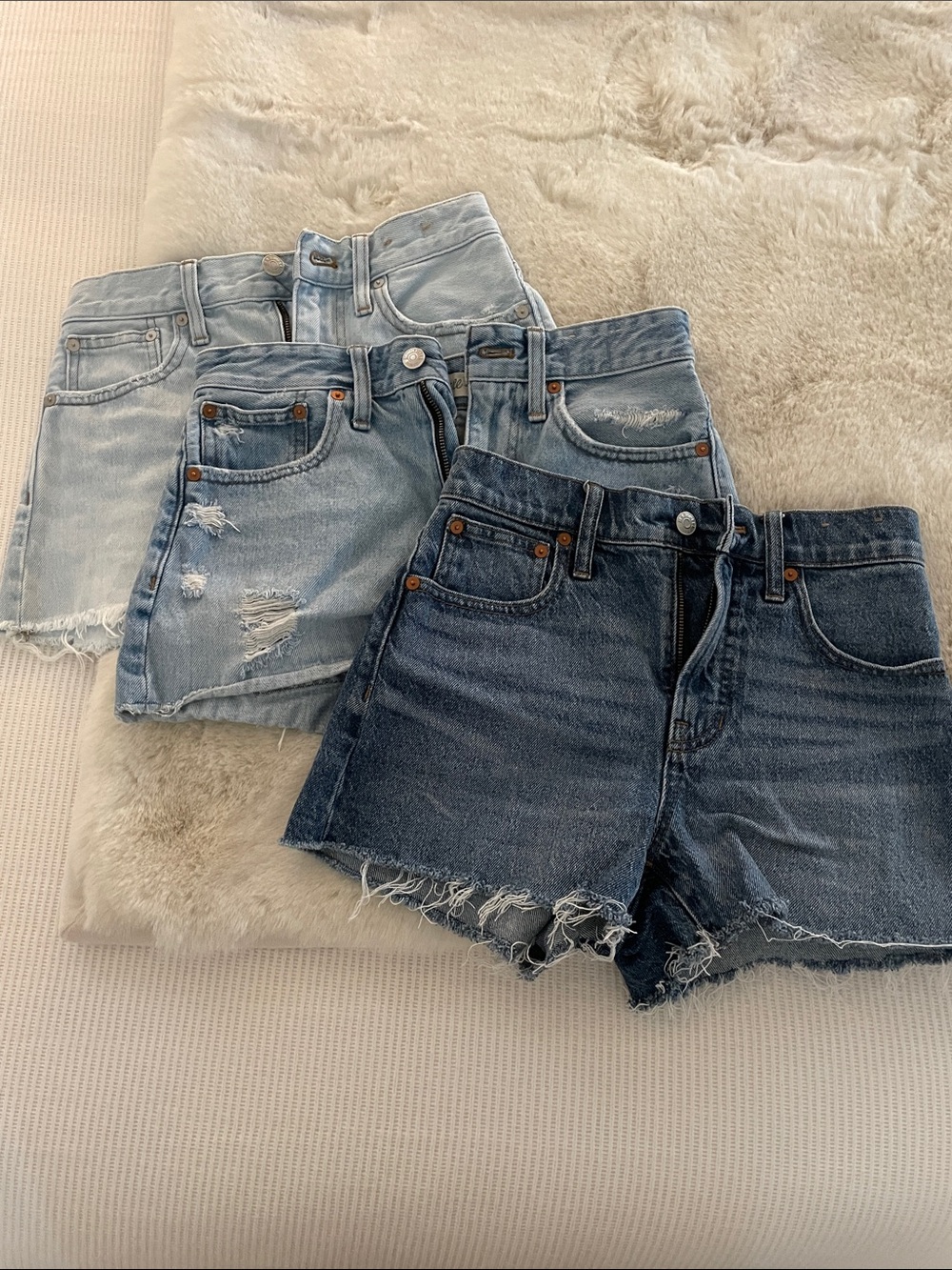 Madewell High-Rise Frayed Denim Shorts - Light & Dark Blue (Set of 3), size 23